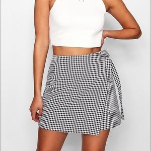 NWOT Boohoo Gingham Wrap Skirt